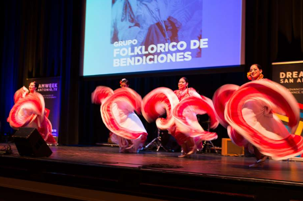 Photos: Elite Crowd Joins Musical, Theatrical Acts to Celebrate Mayor's Ball During DreamWeek / mySA / DreamWeek San Antonio