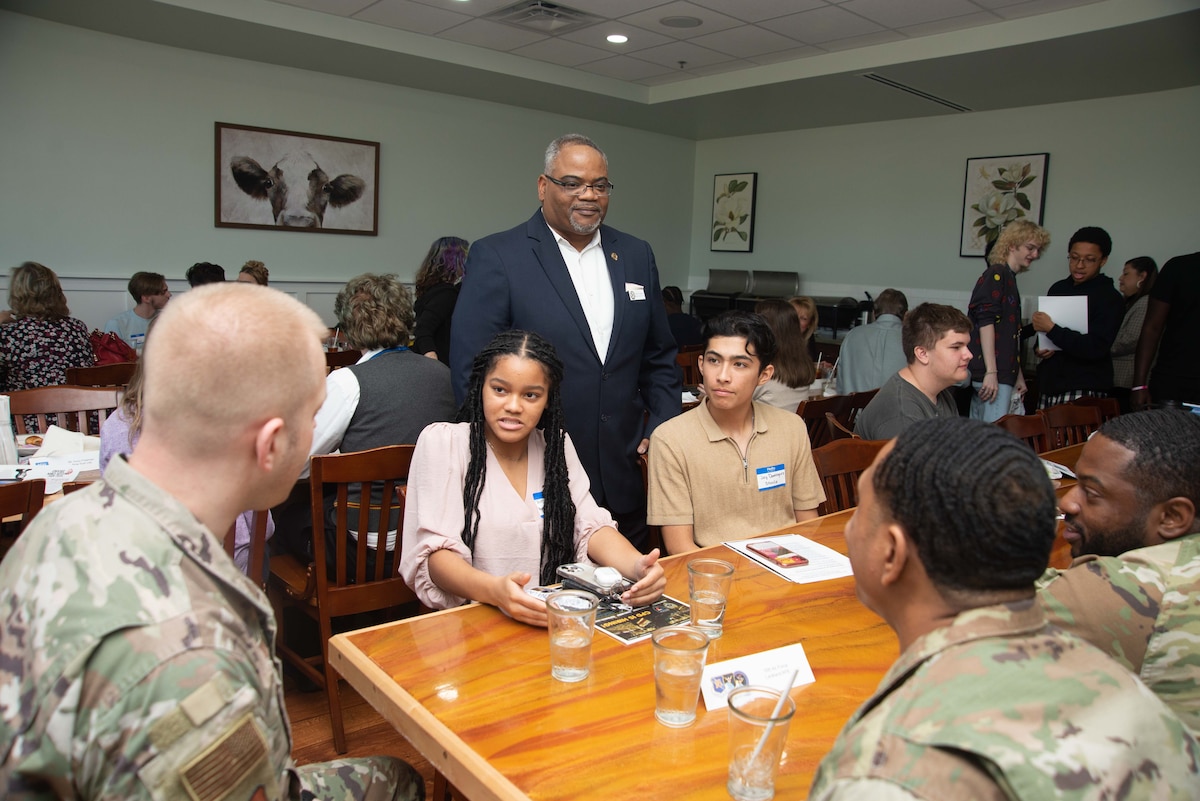 16th Air Force Airmen mentor youth during San Antonio-area DreamWeek Luncheon